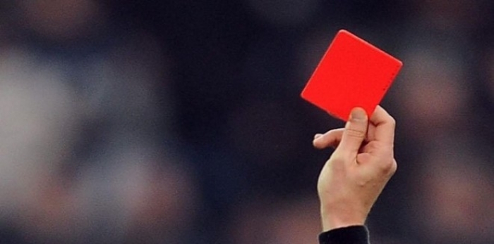 لاعب كرة قدم يقتل حكماً بسبب بطاقة حمراء