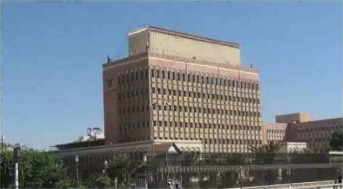بعد قتلهم بالحرب : البنك المركزي اليمني يتجه لابادة اليمنيين بالحرب
