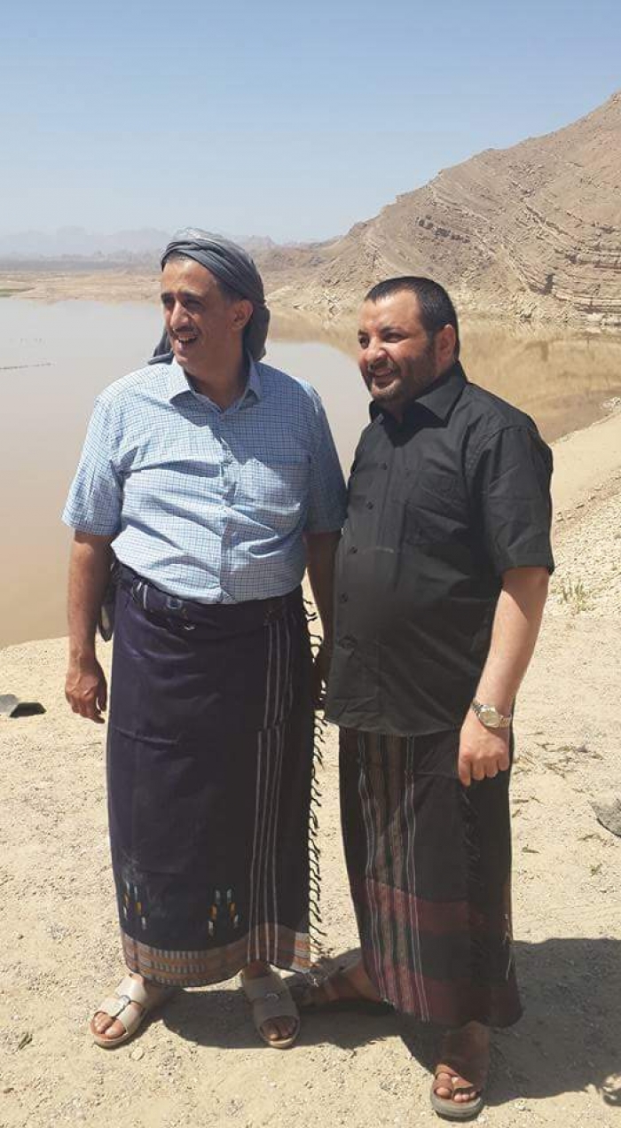 بالصورة.. ظهور مقلد أصوات الرئيس المخلوع صالح في سد مأرب