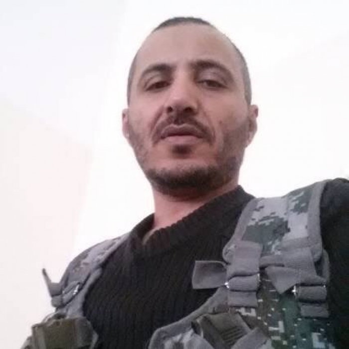 شيخ من حاشد سلم بلاده للحوثيين.. يطالب بتعيينه مديراً لأمن عدن