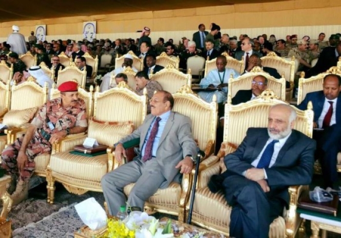 شاهد بالصورة.. الفريق الركن (علي محسن الأحمر) يظهر في ختام مناورات «رعد الشمال»