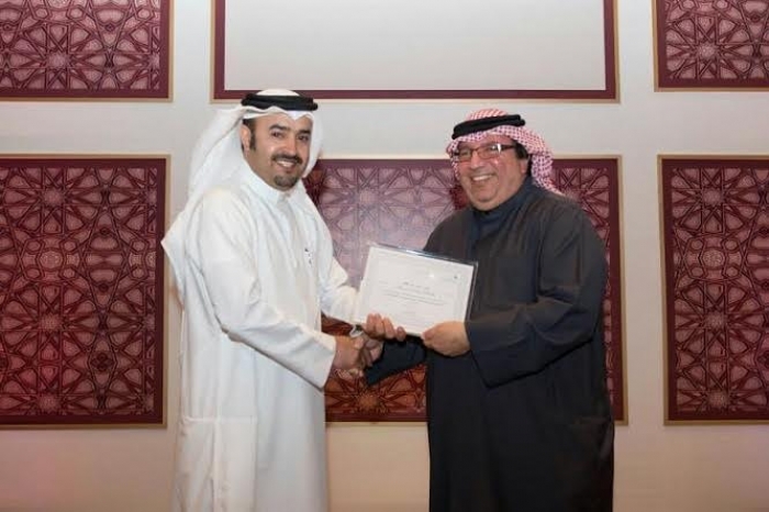 من بين المئات من الموظفين : المريسي ينال شهادة التميز من المصرف الخليجي التجاري بالبحرين