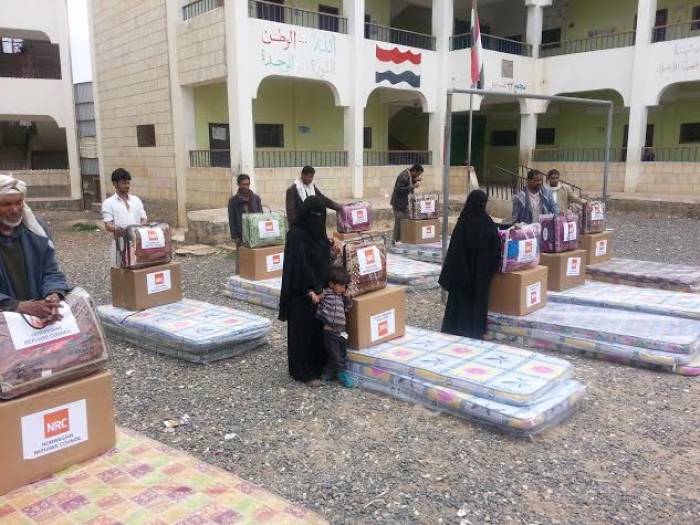 توزيع مواد إيوائية للمتضررين من السيول في عمران