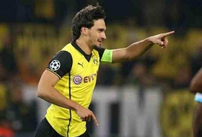 هوملز على رادار برشلونة في الصيف