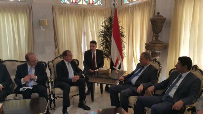الكشف عن (طلب غريب) تقدمت به واشنطن إلى وفد الحكومة اليمنية بالكويت!