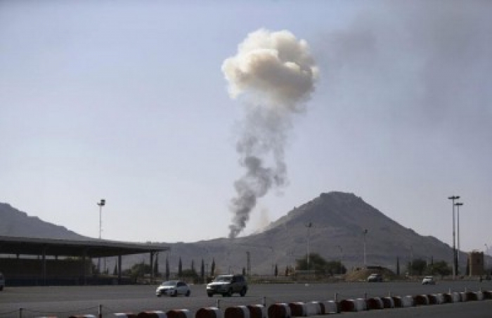 قيادي حوثي يكشف عن الأمير الخليجي الذي أوقف الغارات الجوية في اليمن
