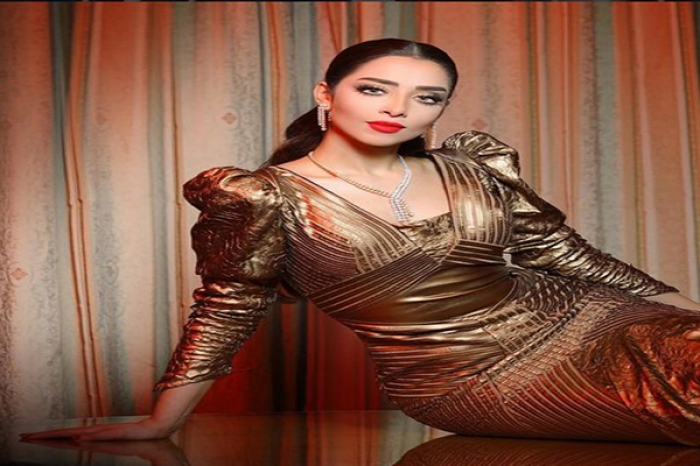 فيديو: بلقيس فتحي بمكياج غريب وتاج من الشمع يطوق رأسها وتعرضشعرها للحريق