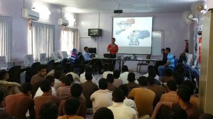بتمويل من مؤسسة العون للتنمية أكاديمية الموهوبين بسيئون تختتم برنامجها التعريفي بالروبوت التعليمي بمدارس عدن