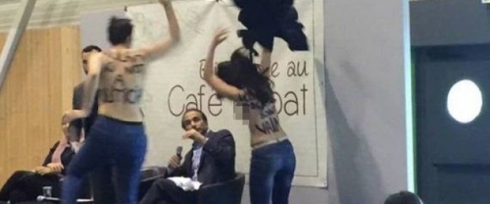 ناشطات "عاريات الصدر" يقتحمن محاضرة دينية لحفيد حسن البنا في باريس(صورة)