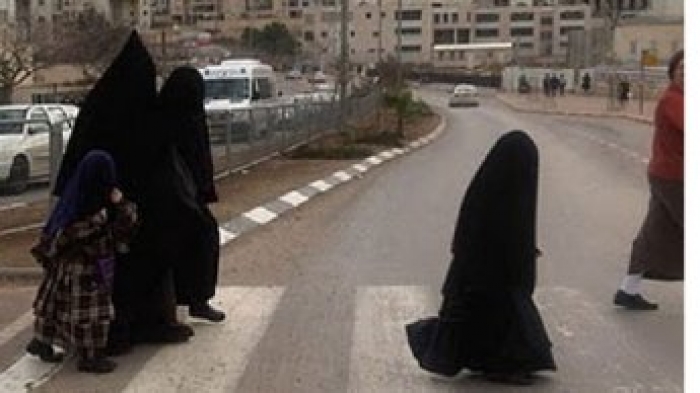 من هم اليهود "الحريديم" ولماذا تتنقب نساؤهم؟