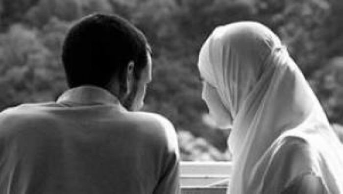 امرأة في تعز تفاجئ زوجها بعد زواجة بالثانية وترد علية بالفيسبوك ... شاهد ماذا قالت