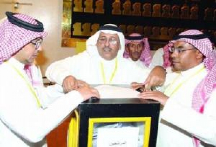تقرير رسمي : العميد السعودي مديون بـ 300 مليون ريال