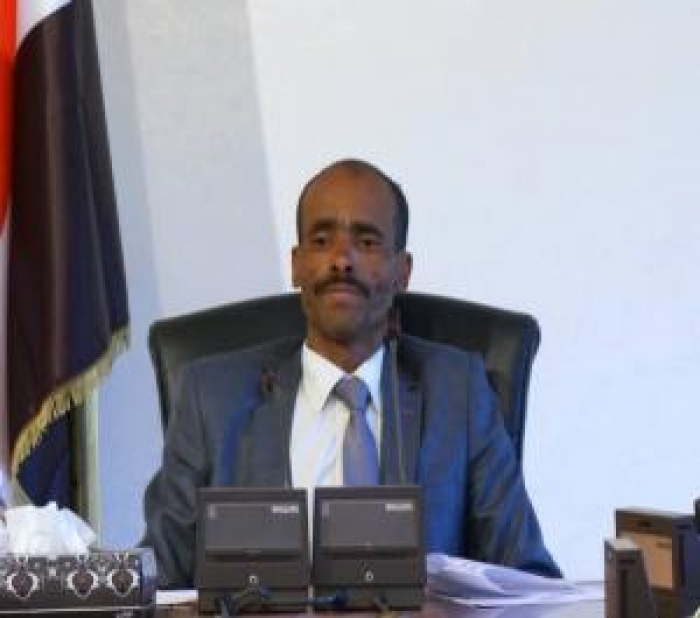 لهذا السبب. مراهق حوثي يقوم بإعدام زعيم المهمشين و عضو اللجنة الثورية القيرعي