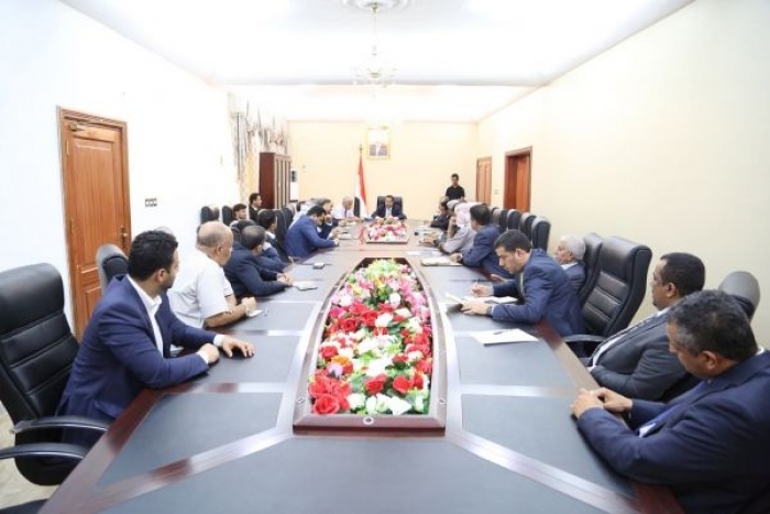 إعلان مفاجئ لجميع اليمنيين من حكومة "بن دغر" في عدن