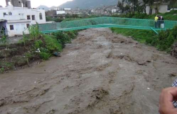 بالصورة.. فاجعة جديدة تهز إب اثر جرف السيول أطفالا ومواشي