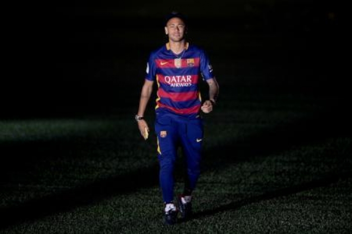 "نيمار" يقرر الاستمرار مع "برشلونة" الإسباني حتى 2021