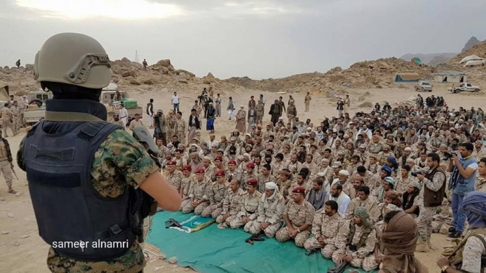 قيادة الجيش الوطني والمقاومة الشعبية تؤدي «صلاة العيد» على مشارف العاصمة صنعاء (صور)