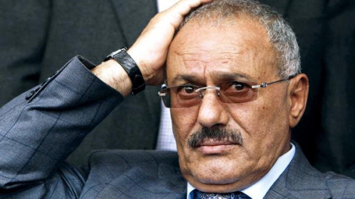 المخلوع صالح ينفعل بشدة فور مشاهدته الرئيس هادي ومحسن في مأرب ويصرخ بصوت مرتفع "أطلقو عليهم صاروخ ..اقضو عليهم .. لا تجعلوهم يعودو من مأرب مالم فالمرة القادمة سيدخلون صنعاء"