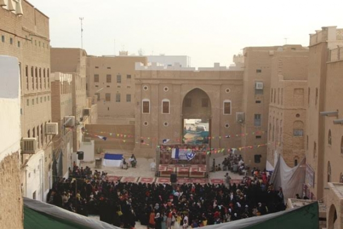 مشاركة بأفراح عيد الفطر والاحتفال بالذكرى السادسة لتأسيسه فريق العين بسحيل سيئون ينظم حفل فني ومسرحي للرجال والقطاع النسائي بسيئون