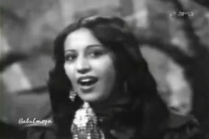 بالصورة .. تعرف على "الفنانة اليمنية" التي نالت شهرة عالمية لكنها ماتت بطريقة مرعبة هي وزوجها ورفضت عائلتها الكشف عن سبب وفاتها