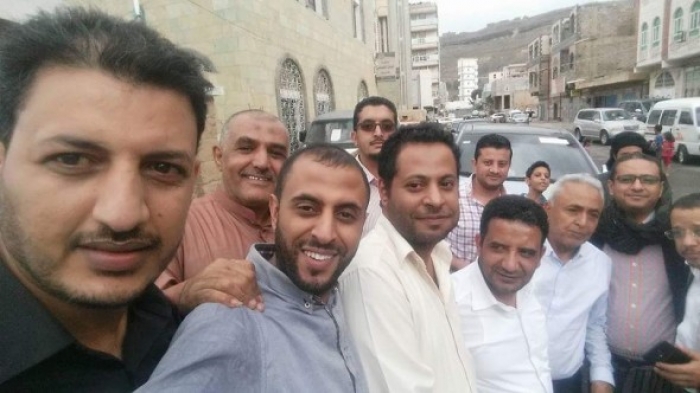بعد ساعات من اختطافه. .مليشيا الحوثي تفرج عن الكاتب الصحفي المذحجي ”صورة بعد الإفراج ”