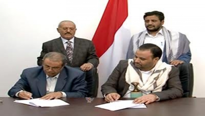 كاتب وقانوني يمني يكشف خلفية تشكيل "مجلس سياسي" بين الحوثي وصالح