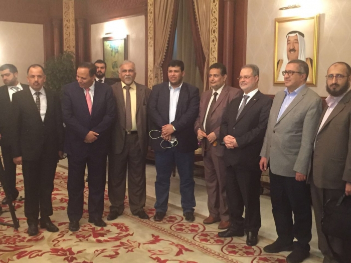شاهد بالصور لحظة مغادرة الوفد الحكومي مطار الكويت