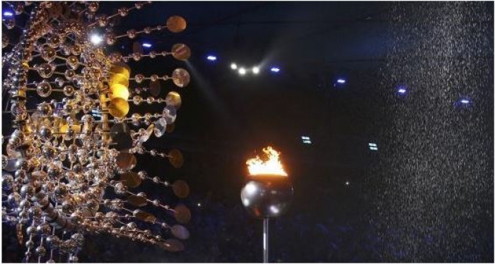 بالصور.. إطفاء الشعلة الأولمبية وسط مشاعر الحزن والفخر