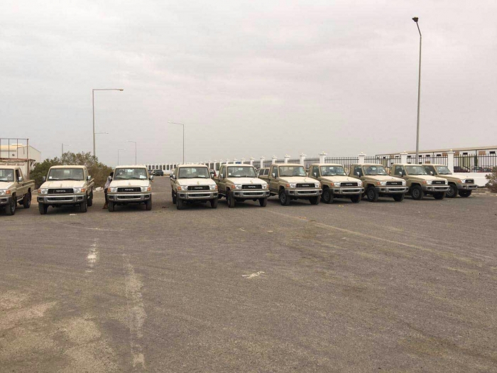 الشرعية تدعم الحزام الامني في عدن بشاصات