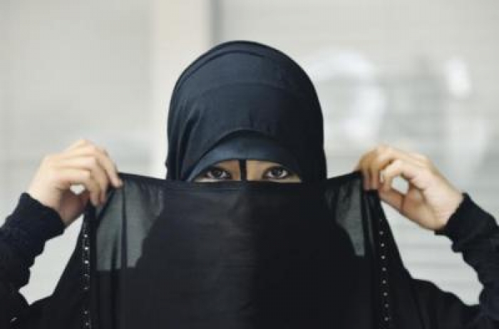 ايراني يكسب قضية ضد فتاة سعودية بـ 14 الف دولار