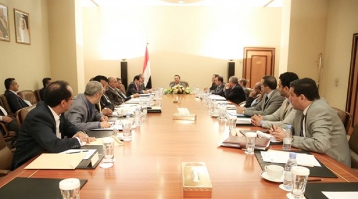 الحكومة اليمنية تجدد ترحيبها بالحلول السلمية للأزمة وفقا للمرجعيات
