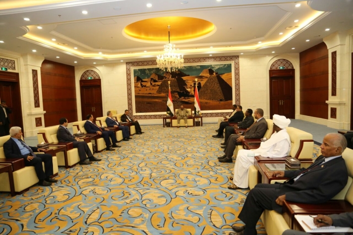الرئيس السوداني يستقبل رئيس الوزراء الدكتور بن دغر