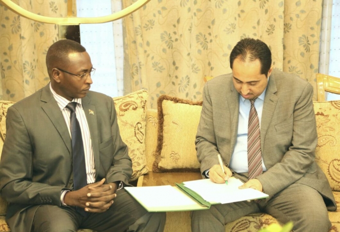زار الجرحى في المستشفيات السودانية .. الوزير نايف البكري يثمن دعم الرئيس البشير للشرعية .. ويوقع برتوكول تعاون شبابي رياضي مع نظيره حيدر قلوكما