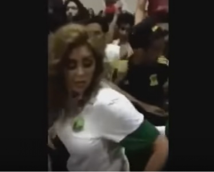 بالفيديو.. لحظة تحرش الجماهير السعودية بمذيعة «mbc» بعد مباراة العراق