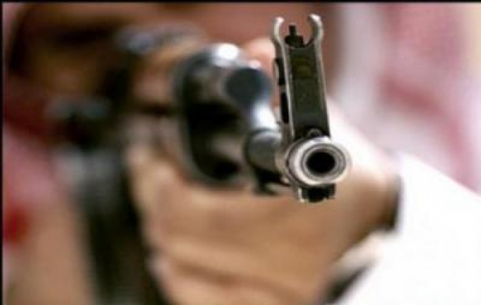 بسبب الصرخة الحوثية بعد صلاة الجمعة : شقيق يقتل شقيقه والإبن ينتقم لأبوه .. (تفاصيل)