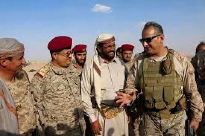 اللواء " العرادة " : ضبطنا أسلحة مهربة للحوثيين على متن شاحنات تحمل لوحات " عمانية "
