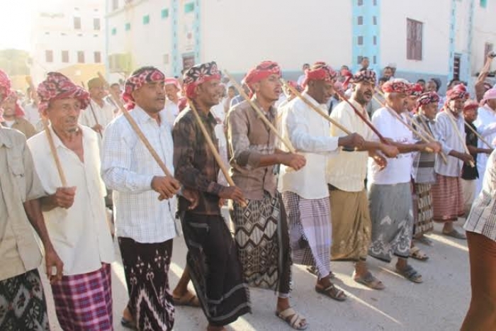 في مهرجان للألعاب الشعبية الشبواني : منطقة مدودة بوادي حضرموت تحتفل بتنصيب عمر عبد سعيد بامطرف مقدما لحافة مدودة للألعاب الشعبية