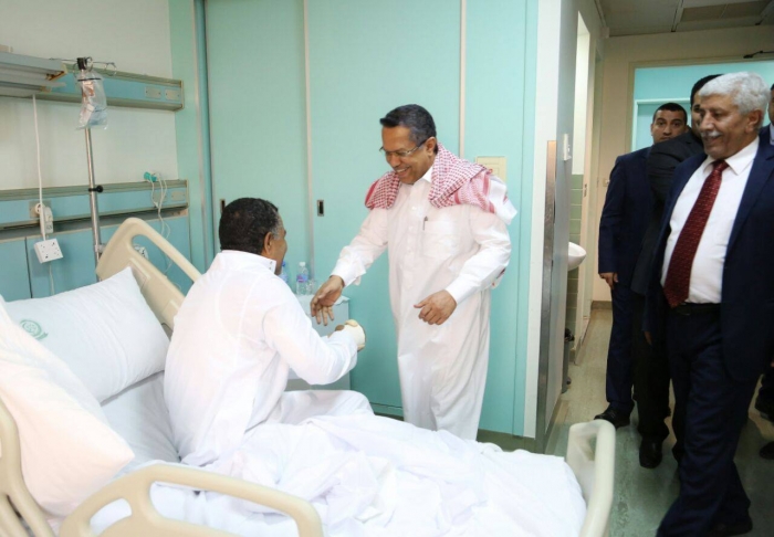 رئيس الوزراء يزور قائد اللواء ١٤ مدرع العميد الركن محسن محمد الداعري