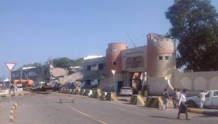 اشتباكات بين قوات الامن وباسطين على مبان حكومية بعدن