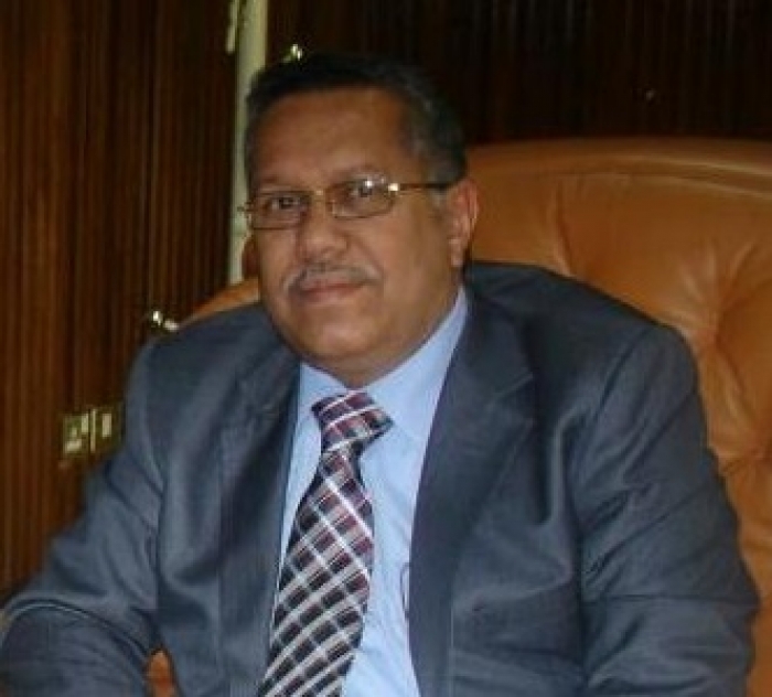 رئيس الحكومة يوجه بتخصيص اراضي وبناء منازل لاسر الشهداء بعدن