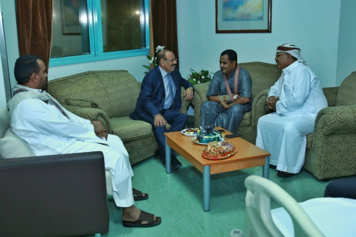 نائب الرئيس يزور قائد اللواء ١٤ مدرع العميد الركن محسن محمد الداعري