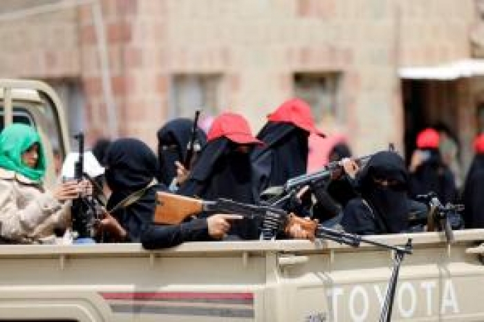 مجندات حوثيات يقمن بـ "مهمة" في صنعاء لاقت استياءً واسعًا