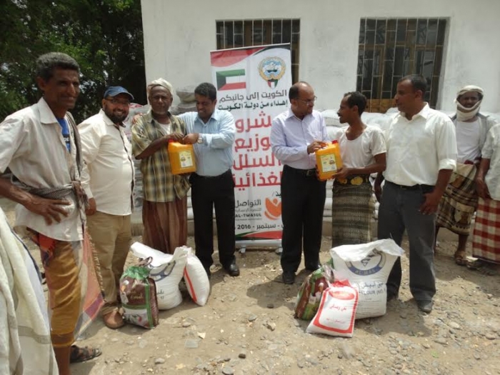 المقدمة من دولة الكويت الشقيقة: توزيع السلة الغذائية لعمال حقول المياه