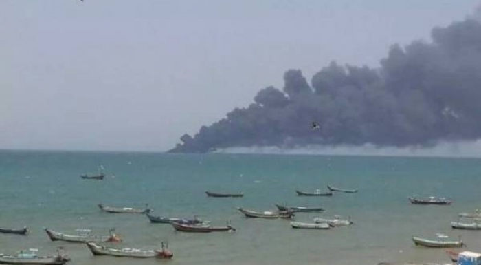 مقاتلات التحالف تقصف قوارب تهريب ومواقع للحوثيين في الخوخة غربي اليمن
