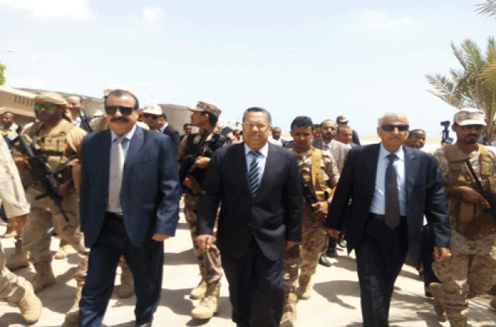 دولة الرئيس بن دغر ونائبه بن عرب يصلان المكلا