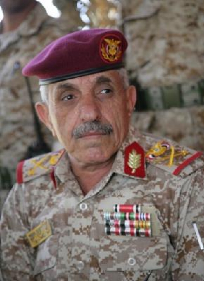 قائد قوات الاحتياط السابق يلفظ أنفاسه الأخيرة متأثراً بإصابته في قصف صالة العزاء بصنعاء