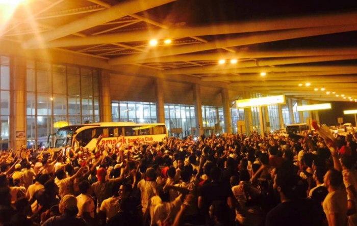بالصــور : رئيس الزمالك يخدع جماهير القلعة البيضاء في المطار