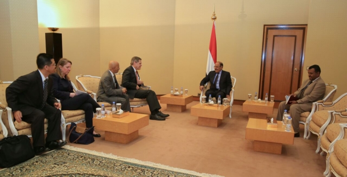 الفريق علي محسن يلتقي السفير الأمريكي لدى اليمن
