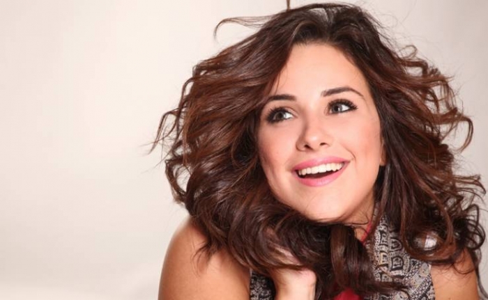 صور| الفنانة شيري عادل بفستان شفاف أظهر مفاتنها وأثار غضبها !!