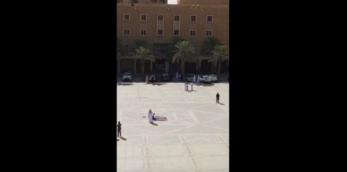 القبض على  سعودي صور فيديو مؤثر  جدا من ساحة الاعدام  في الرياض